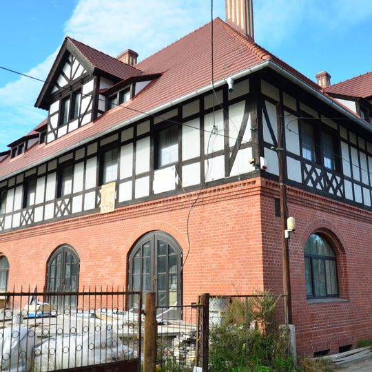 Elektrownia wodna, ob. hotel i restauracja