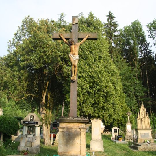 Hřbitovní kříž na hřbitově v Lanžově