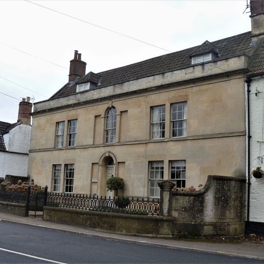 No 67 With Front Walls And Railings