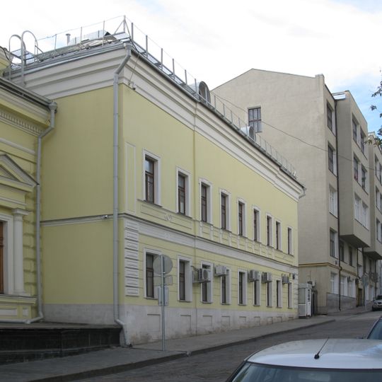 Служебный флигель