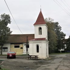 Kaple na návsi v Klech