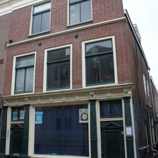 Hogewoerd 42, Leiden