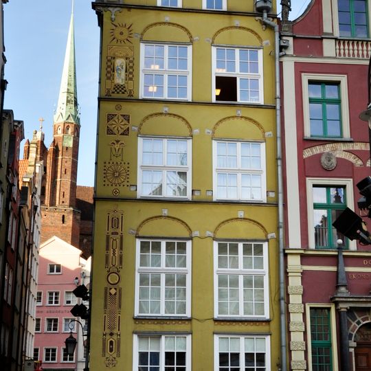 Budynek, tzw. STARY DOM ŁAWY