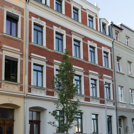 Mietshaus in geschlossener Bebauung Tzschirnerplatz 8