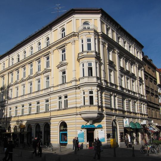 Wohn- und Geschäftshaus