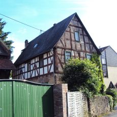 Hofreite mit Fachwerkhaus und Bruchsteinscheune