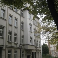 Mietshaus in ehemals geschlossener Bebauung Sebastian-Bach-Straße 16