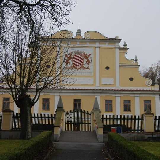 Pfarrhaus und Jagdschloss Lomec