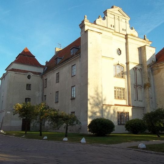 Zespół klasztorny bernardynów, ob. liceum pedagogiczne