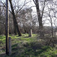 Kříž u Lochousic u cesty do Horních Sekyřan