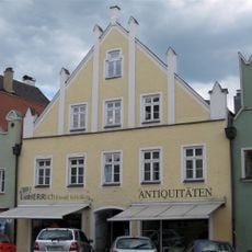 Wohn- und Geschäftshaus