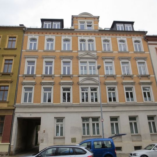 Mietshaus in geschlossener Bebauung Bergstraße 64
