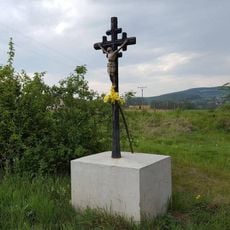 Kříž u silnice ve Skuhrově