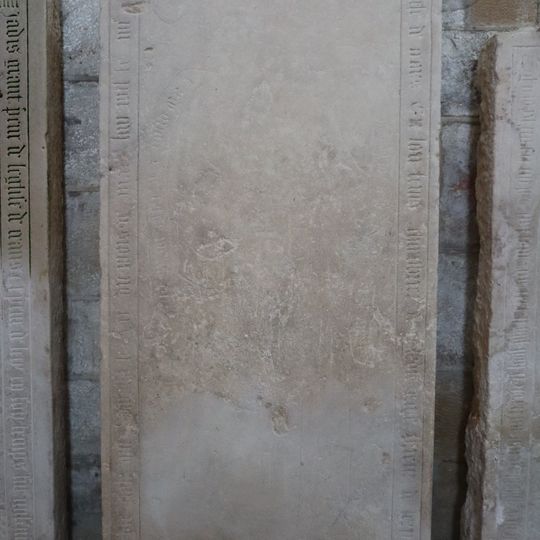 Dalle funéraire de Henry de Bar à Saint-Seine-l'Abbaye