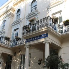 Smart Hyde Park View Hostel