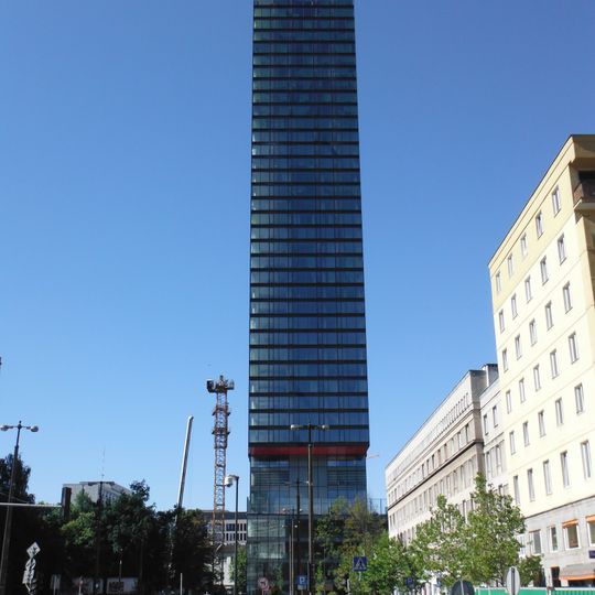 Cosmopolitan Twarda 2/4