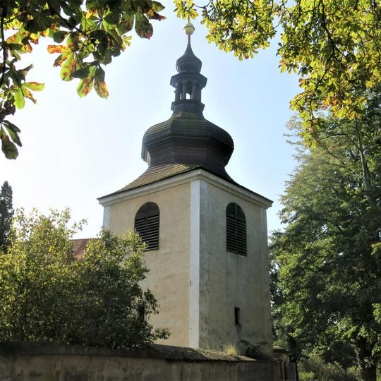 Zvonice u kostela svaté Barbory jižně od Zahrádek