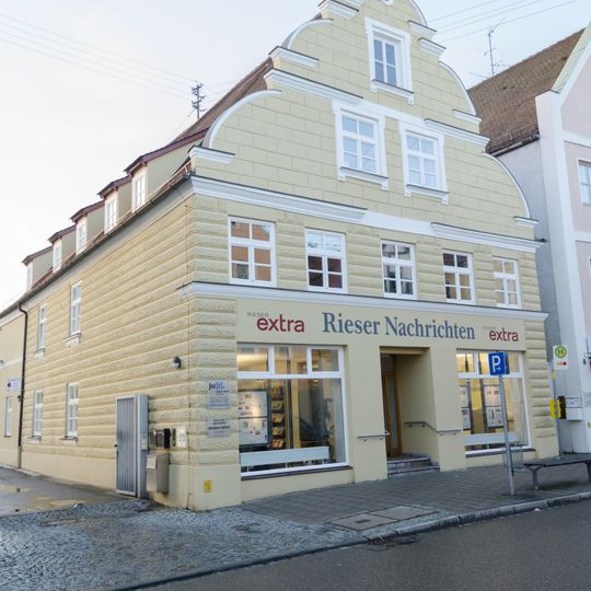 Wohn- und Geschäftshaus