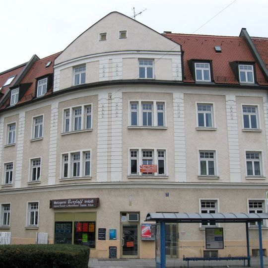 Abgerundetes Eckhaus