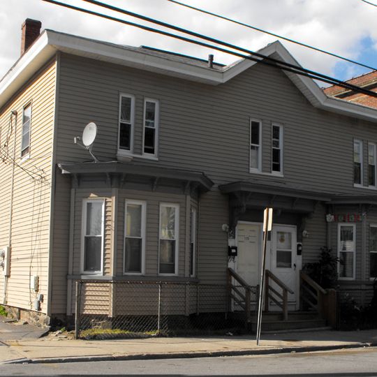House at 113–115 Center Street