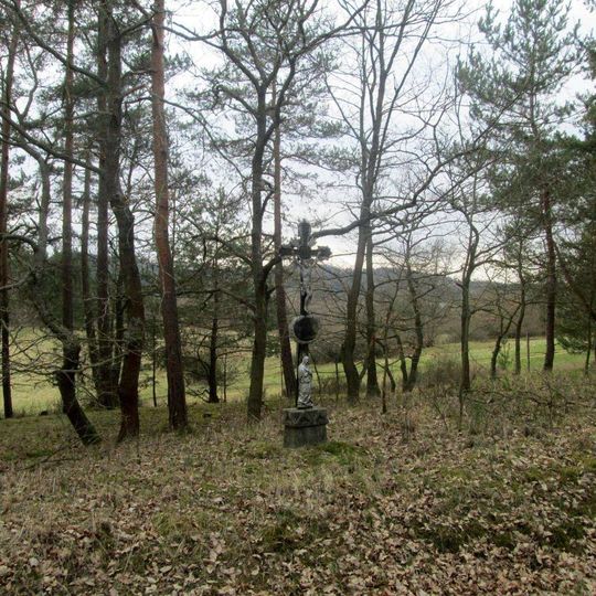 Kříž severně od Nalžovských Hor u remízku