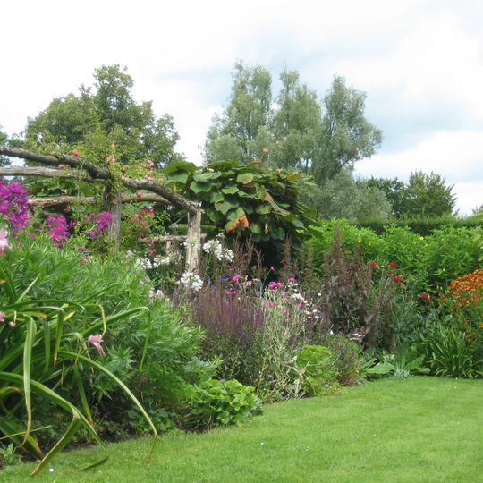 De Wiersse: eenvoudige, rustieke houten pergola