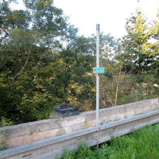 Kříž na zídce v Liblíně