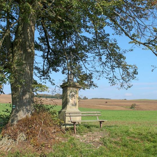 Kříž severně od Jedlí u polní cesty