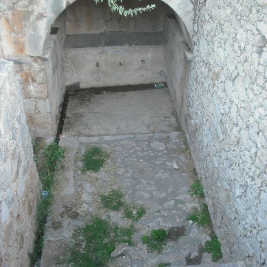 Fuente y lavadero de Pedró