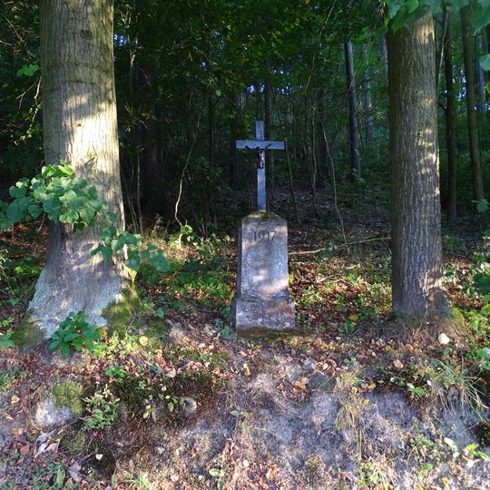 Kříž západně od Hradiště