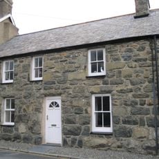 No 27, Ffordd Castell (Castle Street) (Nw Side)