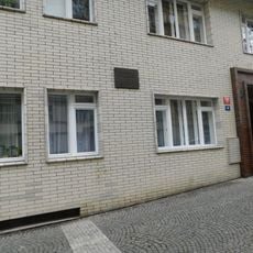 Pamětní deska Rudolfa Waise na domě Baranova 1901/4 na Žižkově