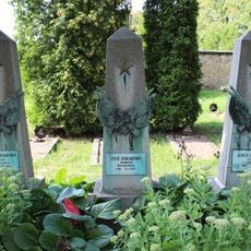 Pomníky padlým rudoarmějcům na hřbitově v Brandýse nad Labem