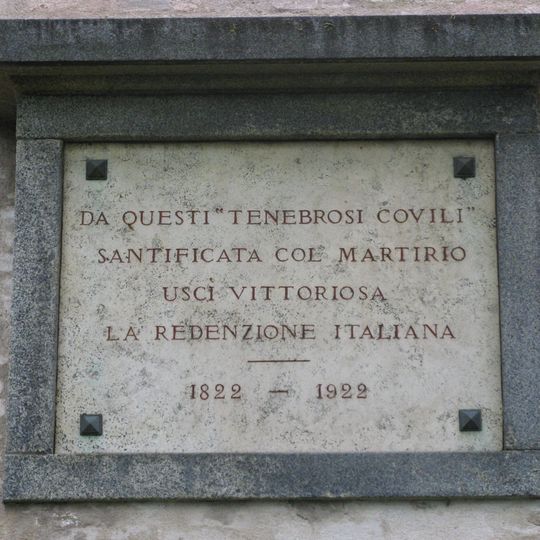 Pamětní deska italským vlastencům na Špilberku v Brně