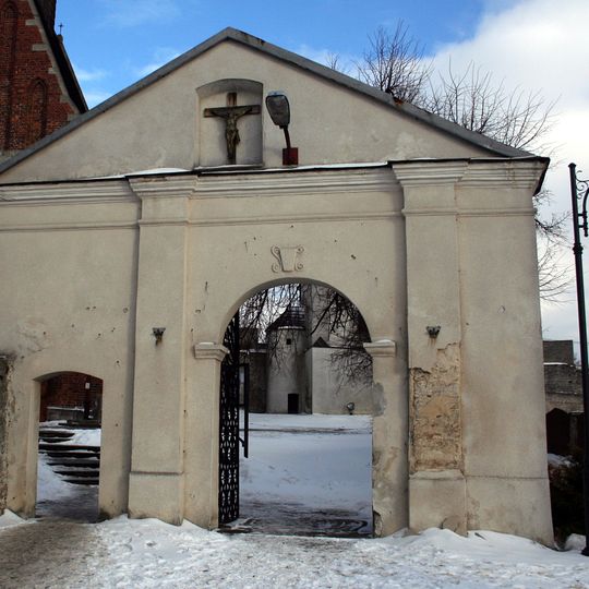 Brama na cmentarz kościelny w Szydłowie