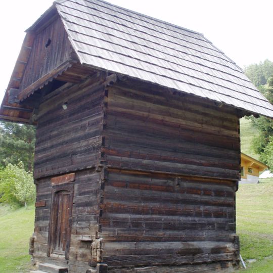 Kasten mit Holzfigur hl. Petrus