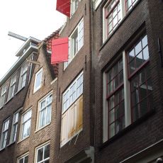 Pand met zeer smalle halsgevel