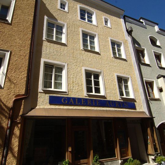 Wohn- und Geschäftshaus