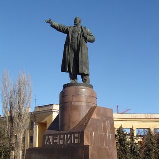 Monument to Lenin on Lenin Square in Volgograd