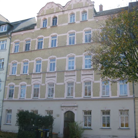 Mietshaus in geschlossener Bebauung mit Vorgarten Heinrich-Schütz-Straße 118