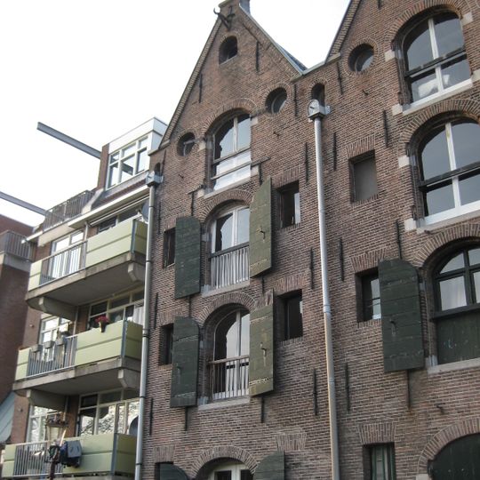 Pakhuis met puntgevel