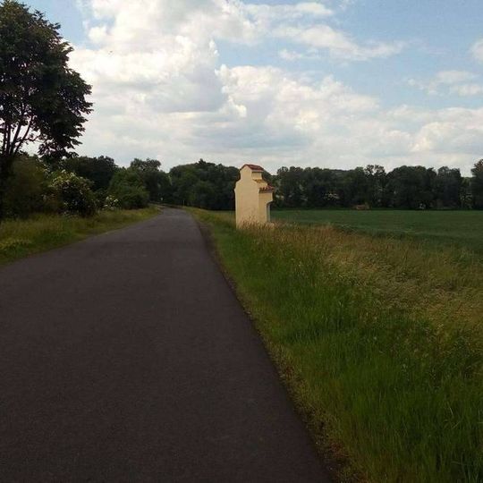 Kaplička severovýchodně od Kryr