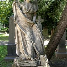 Ondrejský cintorín, náhrobník so sochou