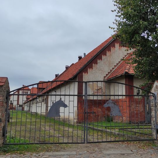 Здание конно-спортивной школы «Райтер»