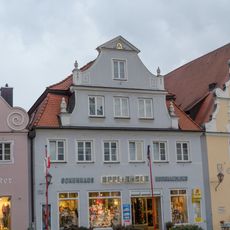 Wohn- und Geschäftshaus