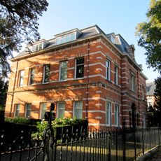 Vrijstaand herenhuis in neo-renaissance stijl