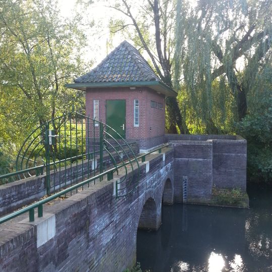 Rioolgemaal met brug