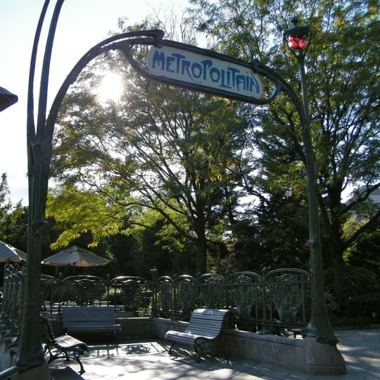 Une Entrée du métropolitain de Paris