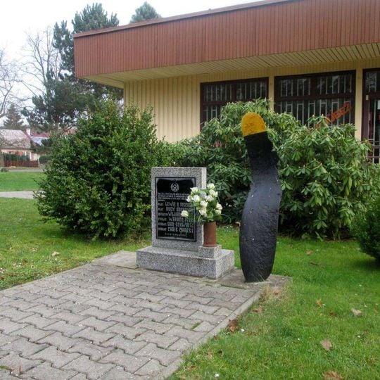 Pomník sestřelených letců v Čeminech