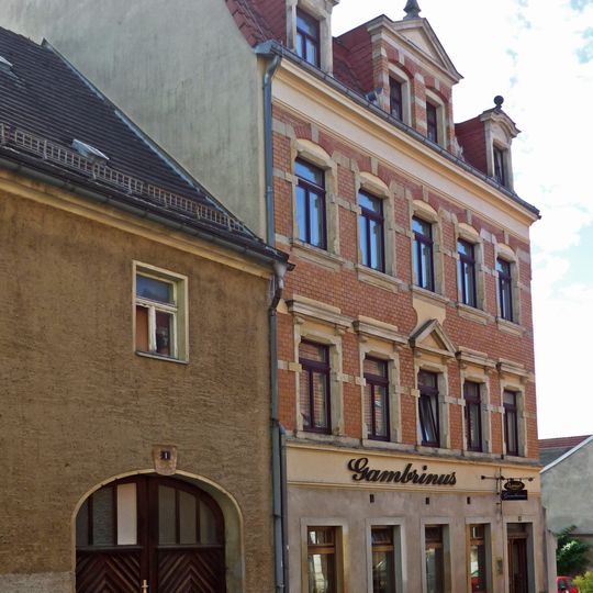 Mietshaus in geschlossener Bebauung Pirnaer Straße 3